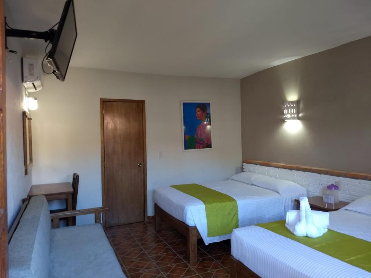 Standard Family Room,758166022:JPEG