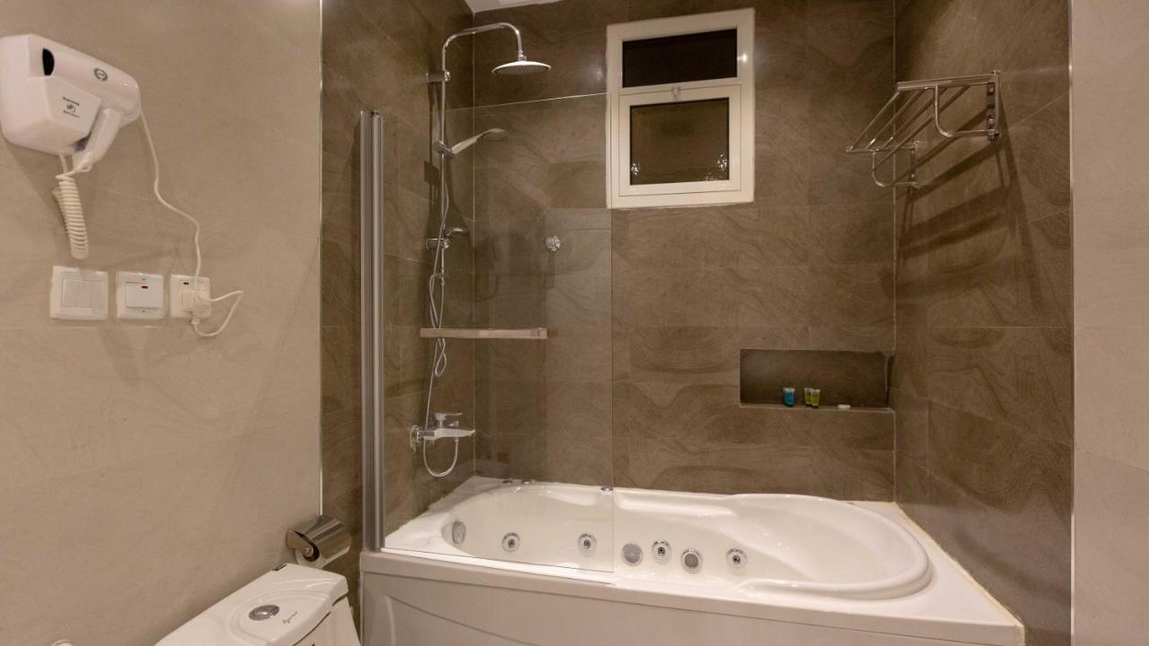 Suite with Lake View