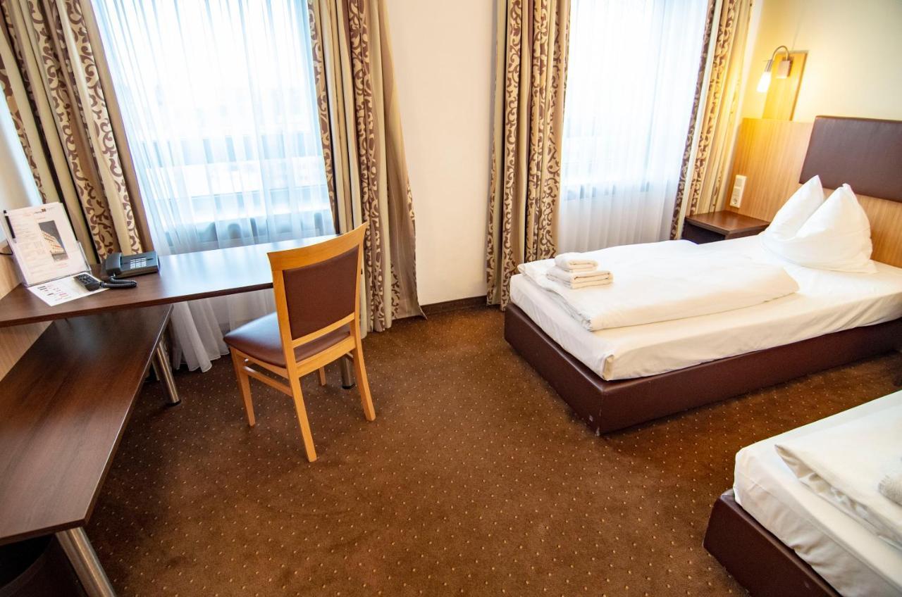 Doppel-/Zweibettzimmer mit eigenem Bad