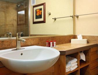 2 Queen Beds, Suite, Pool View, Non-Smoking