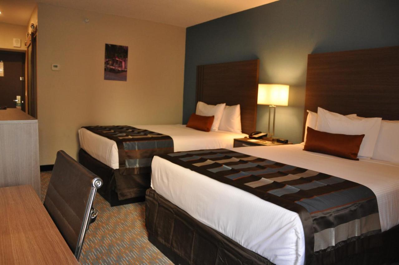 Queen Room Two Queen Beds
