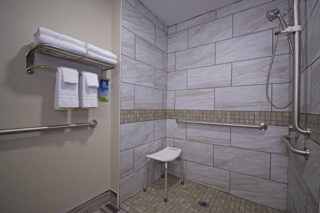 Queen Room - Mobility Access/Non-Smoking
