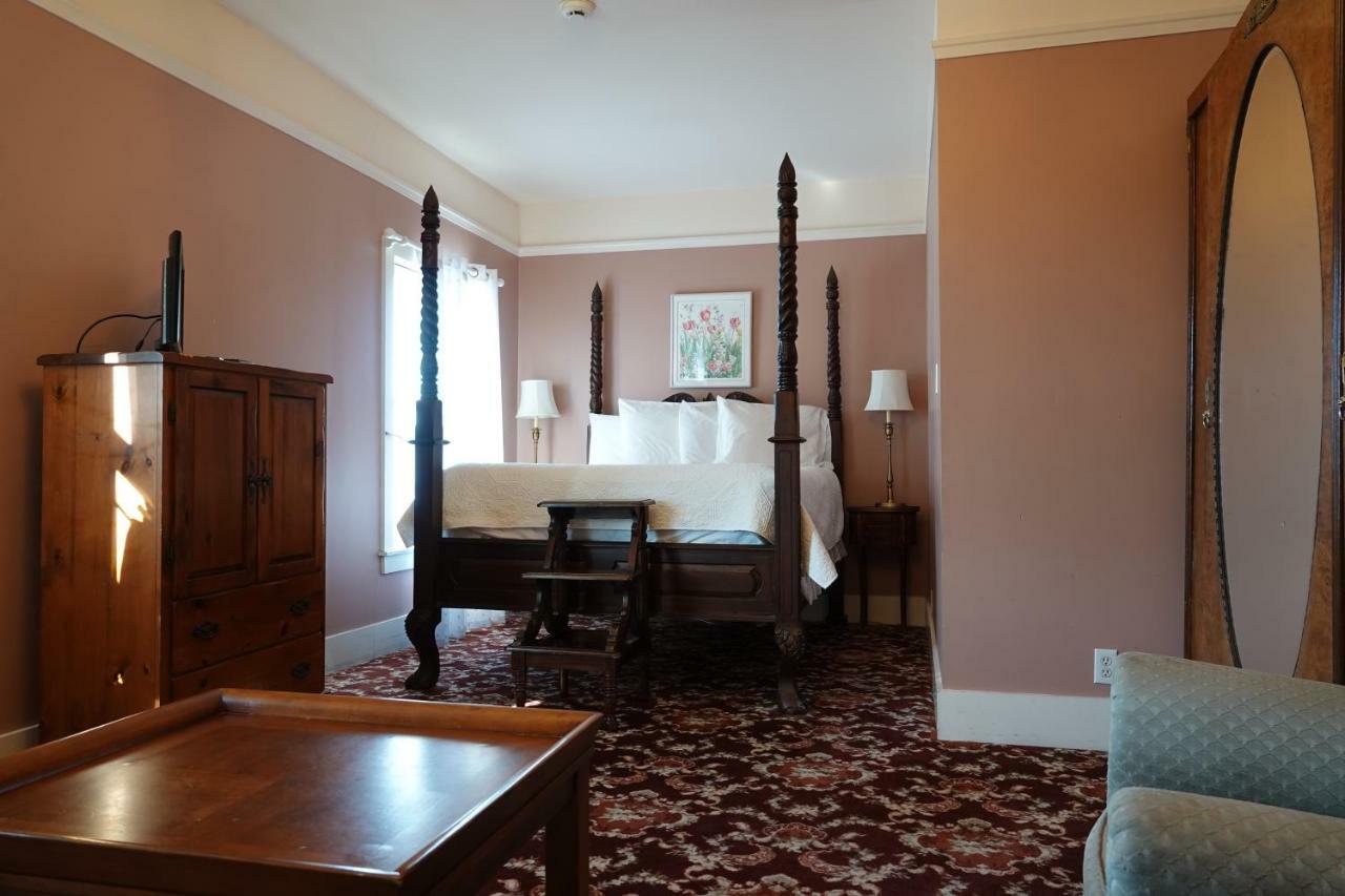 Single Room with Mountain View
