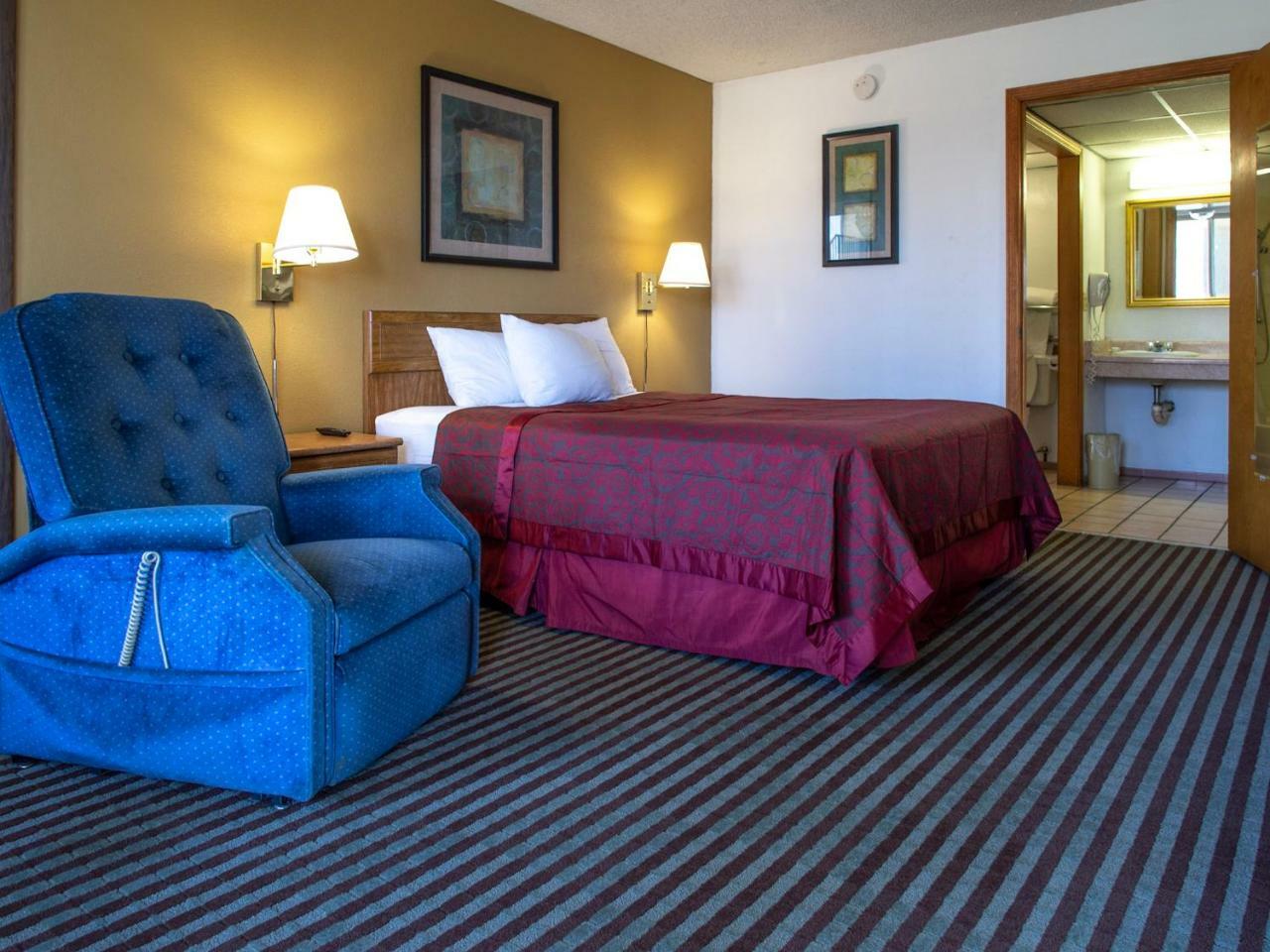 King Room - Mobility Access/Non-Smoking