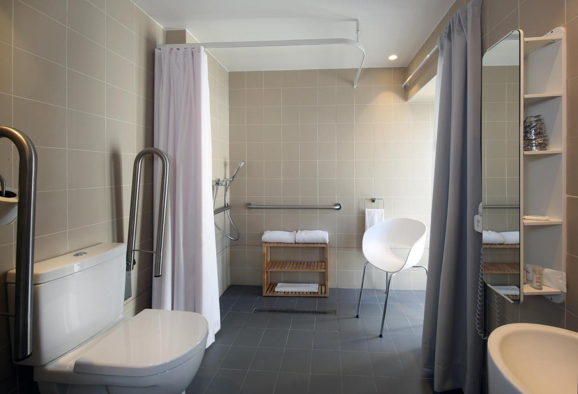 Double or Twin Room Disability Access