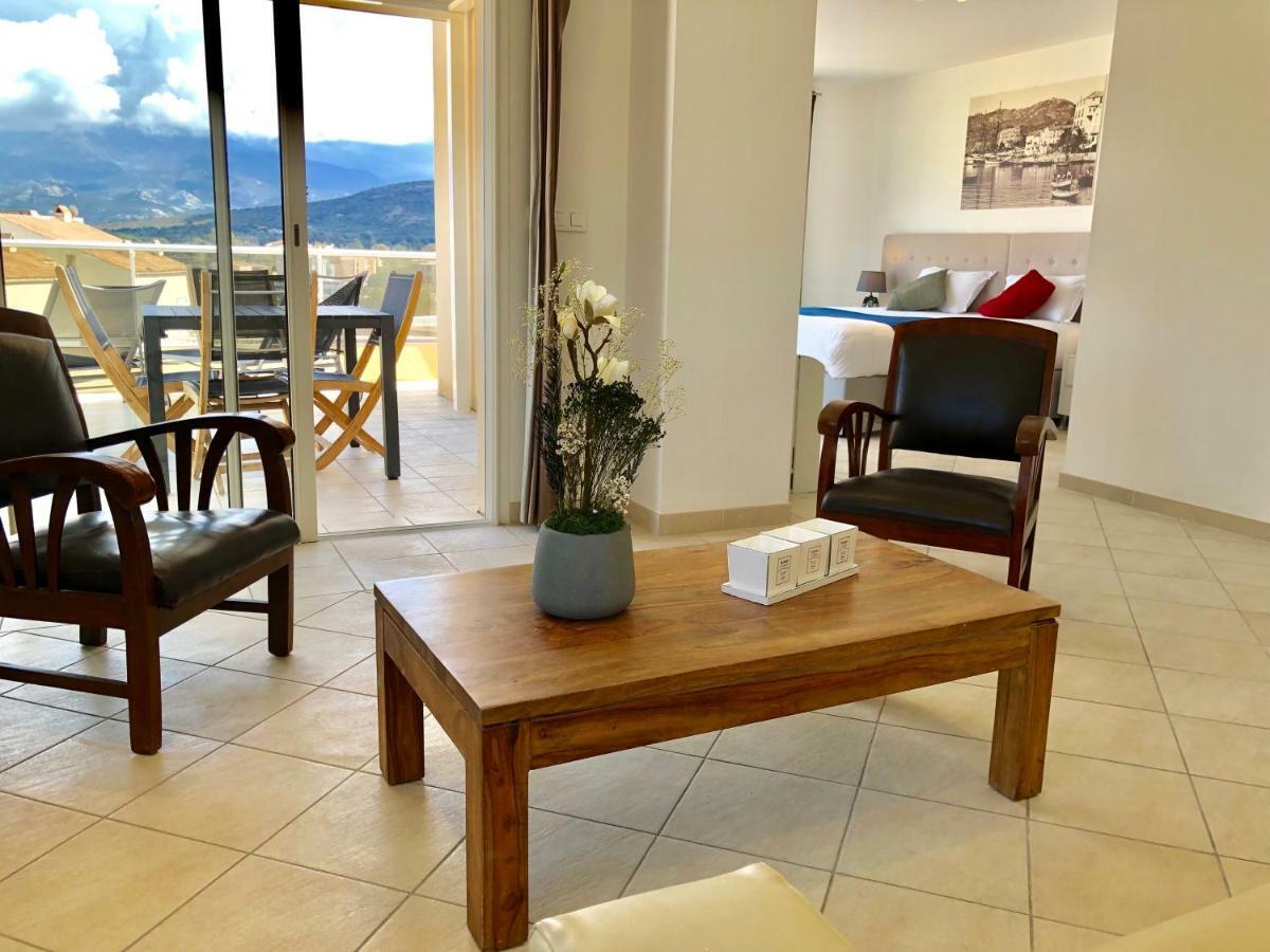Suite Lit Queen-Size avec Canapé-Lit et Terrasse - Vue sur Mer