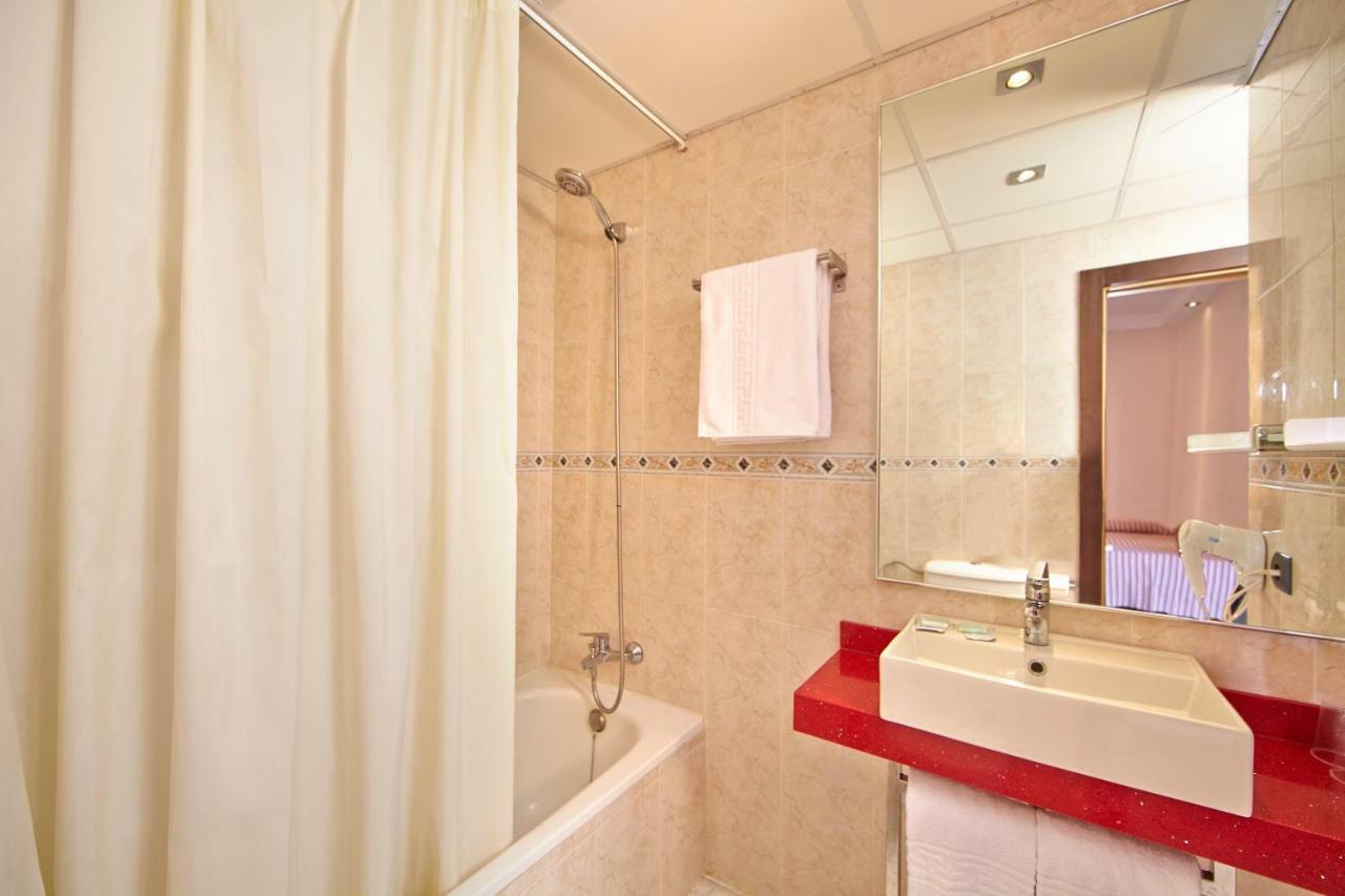 Habitación Doble (2 adultos + 1 niño)