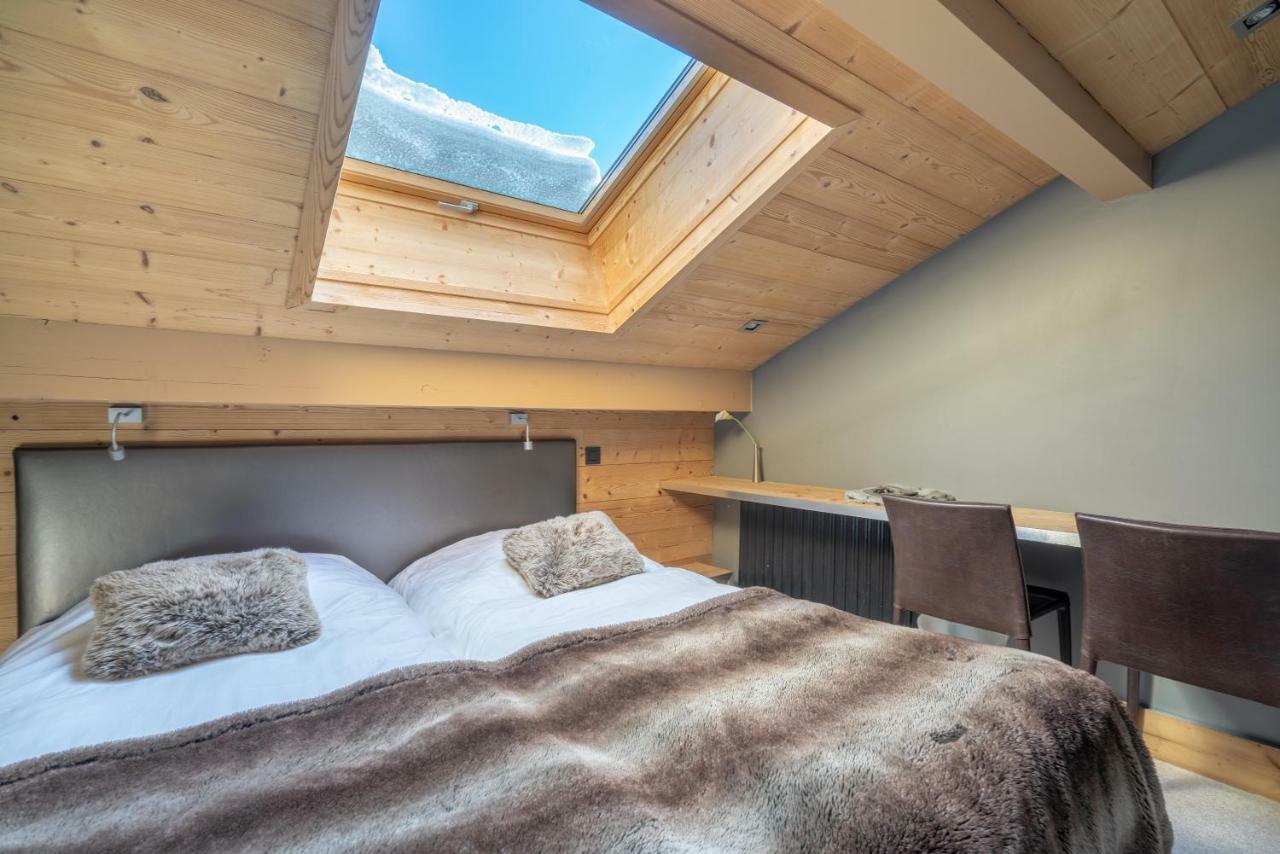 Twin Room Attic,1552524256:JPEG