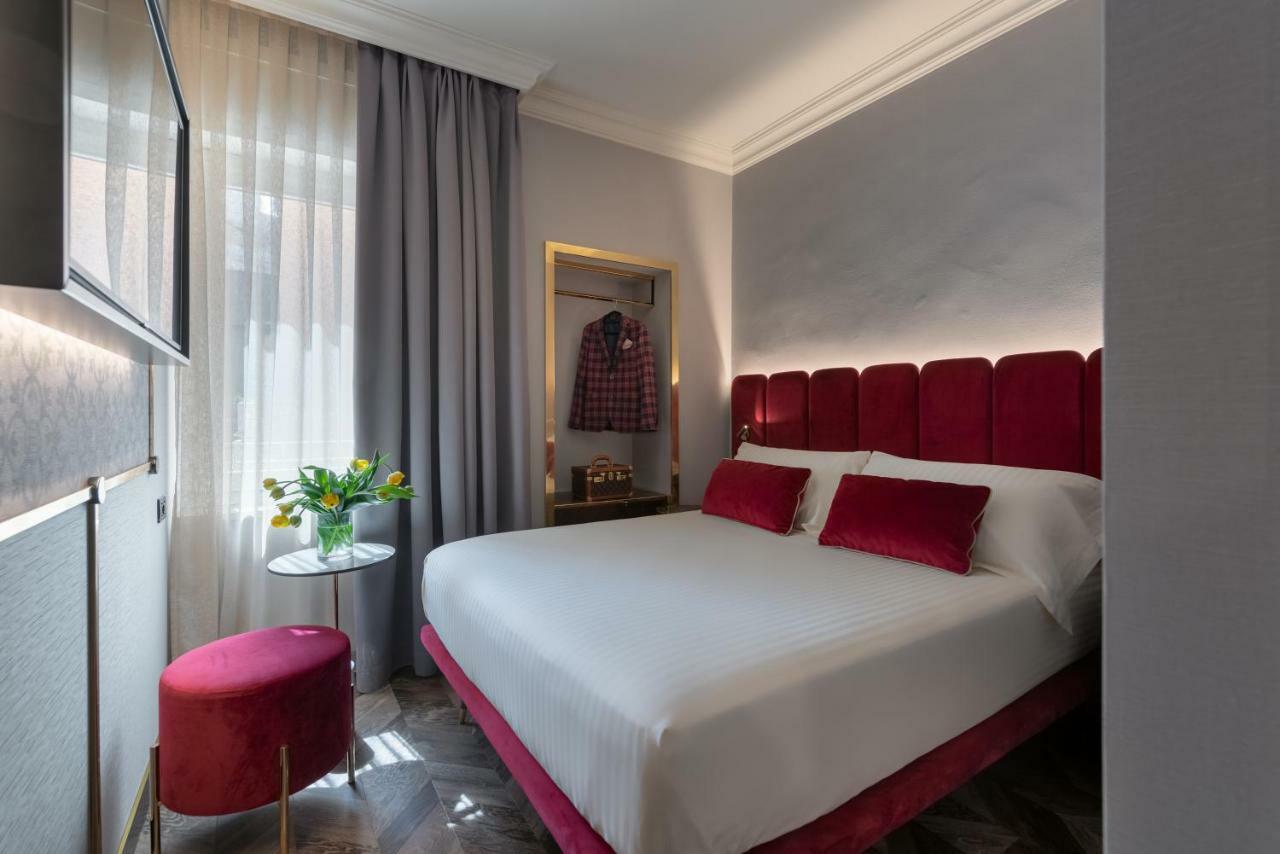 Small Double Room French Bed