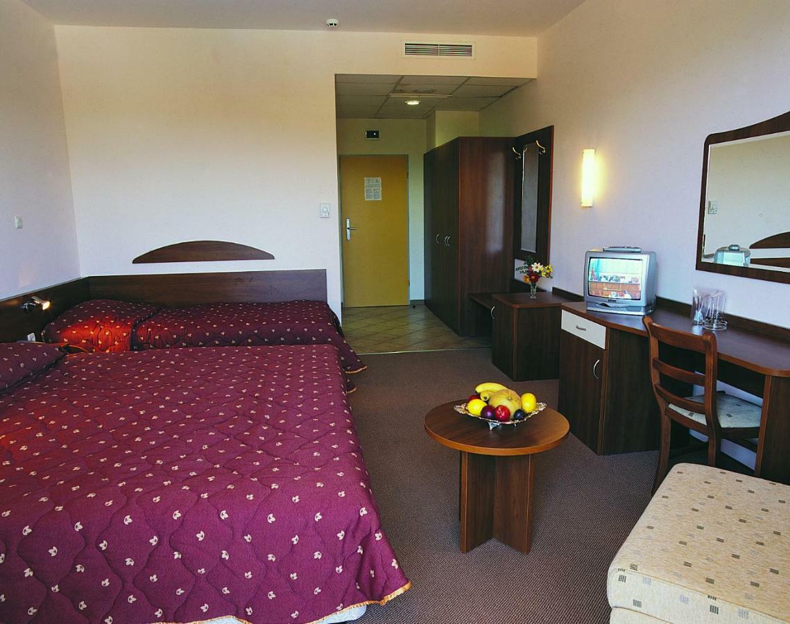 Deluxe Twin Room (2 Adults)