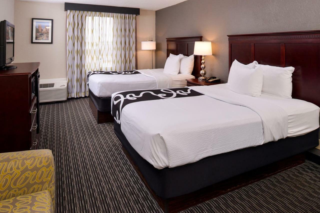 Deluxe Queen Room Two Queen Beds,791796177:JPEG