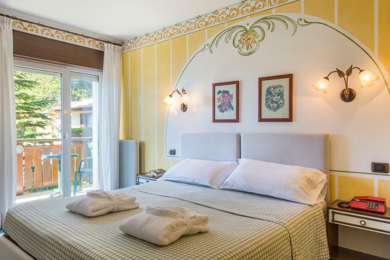 Double or Twin Room with Lake View