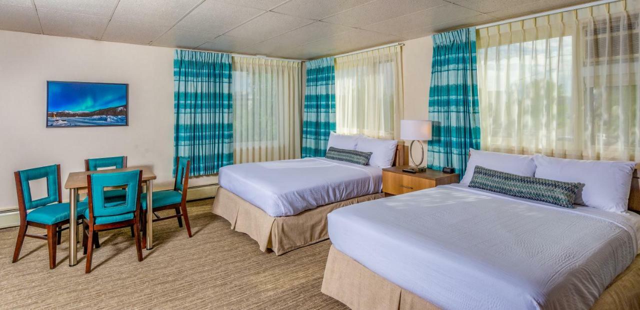Junior Suite with Two Queen Beds - Non-Smoking