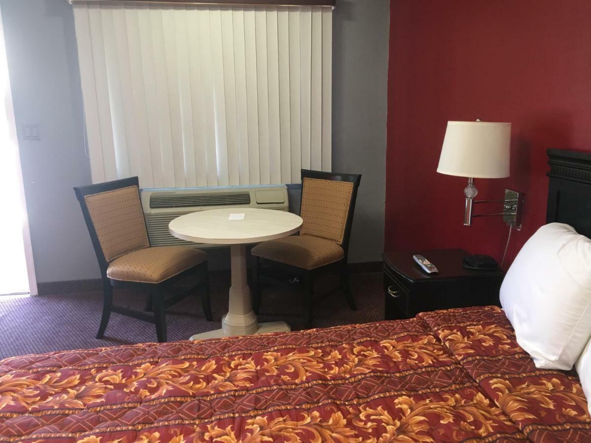 King Room - Non-Smoking