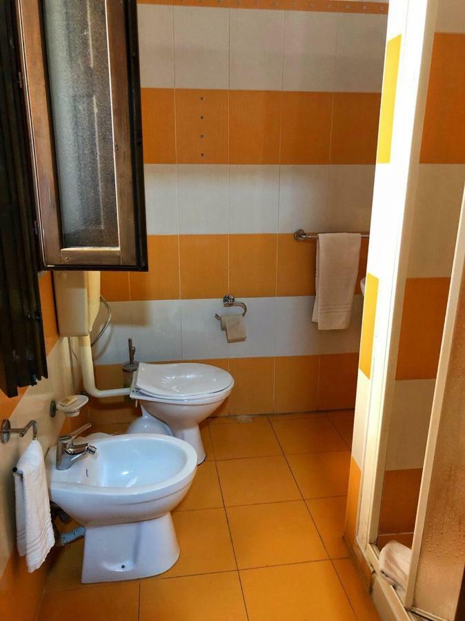 Comfort Triple Room Shower