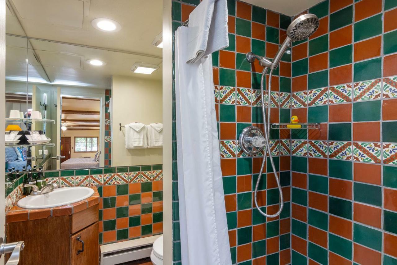 Standard Queen Room - Not Pet Friendly