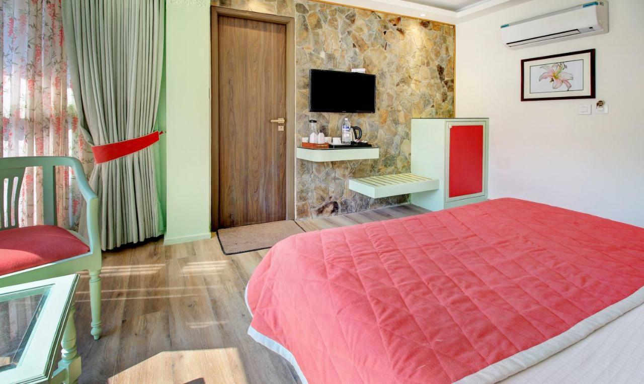 Maple- Lake View Room
