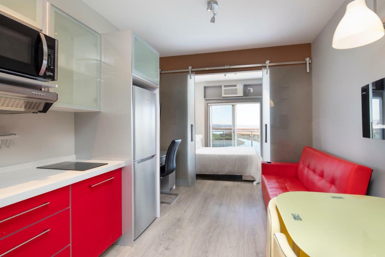One-Bedroom Suite with Sea View