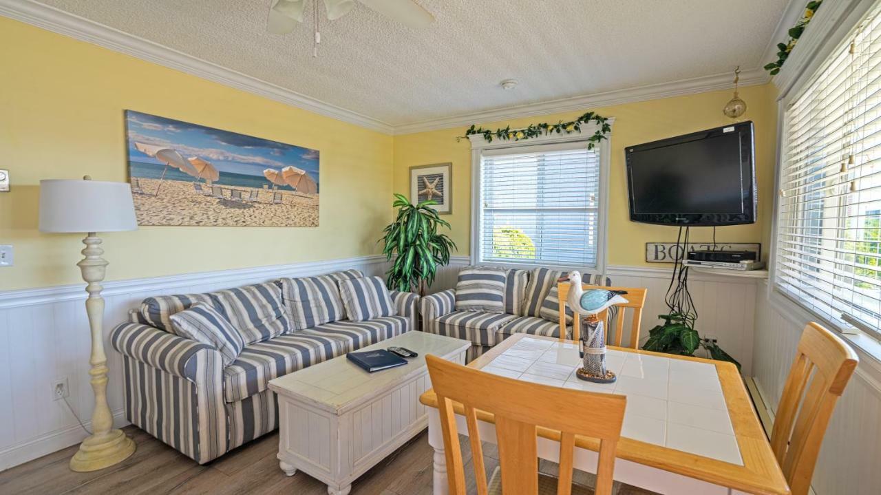 Lower One-Bedroom Suite Sofa Bed,807687399:JPEG