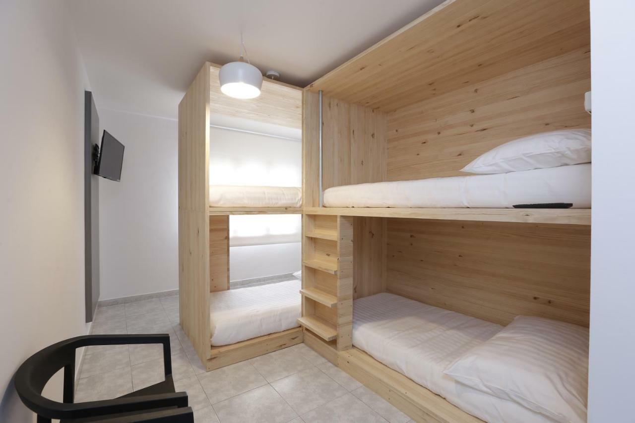 Quadruple Room Private Bathroom