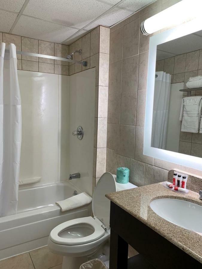 Queen Room - Accessible/Smoking