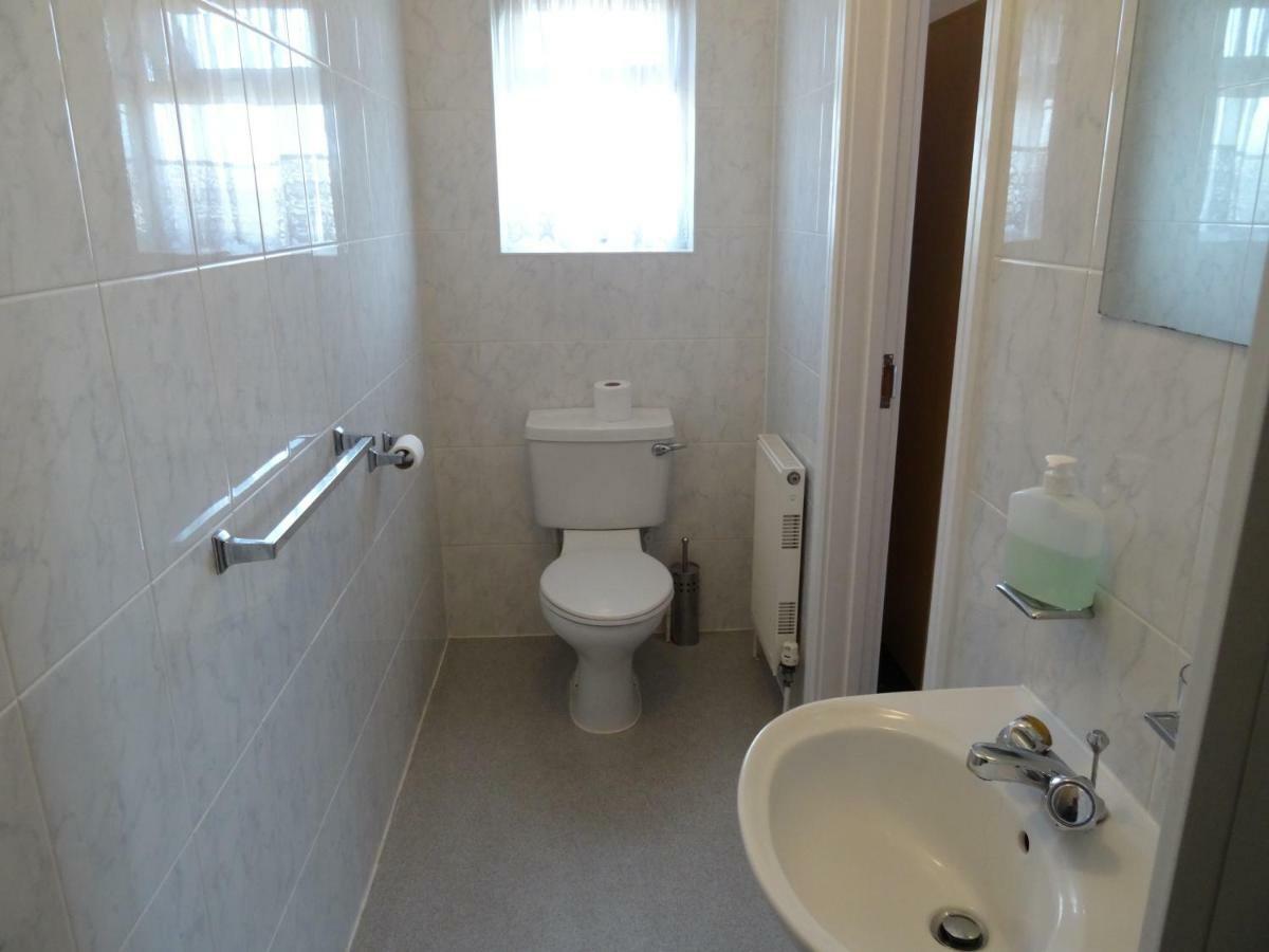 Twin Room with Private Bathroom