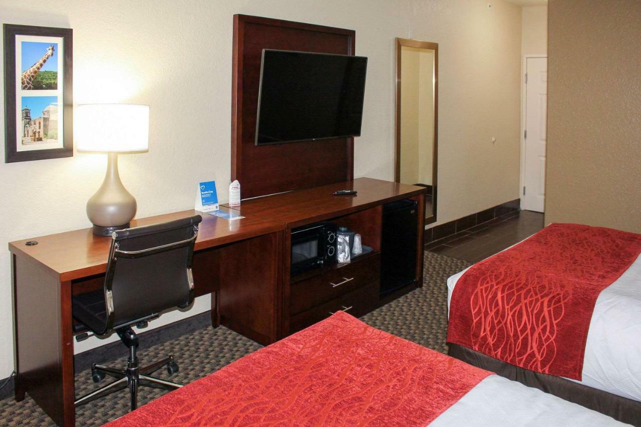Queen Room with Two Queen Beds - Non-Smoking