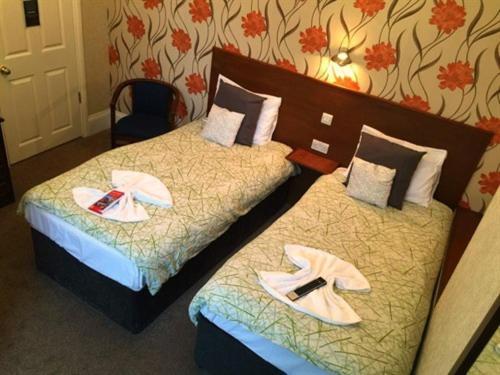 Twin Room with Private Bathroom