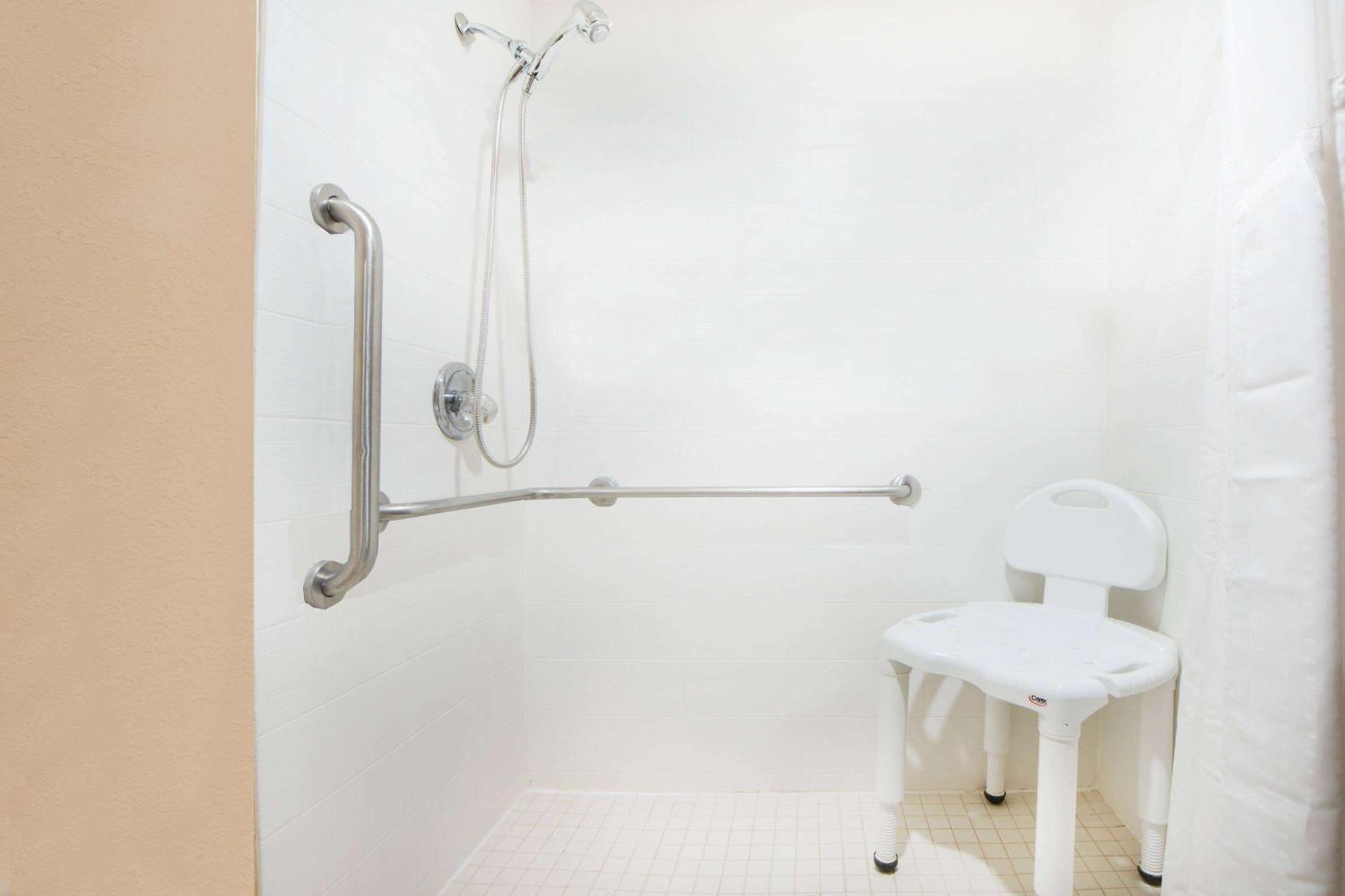 King Room with Roll-In Shower - Mobility/Hearing  Accessible - Non-Smoking