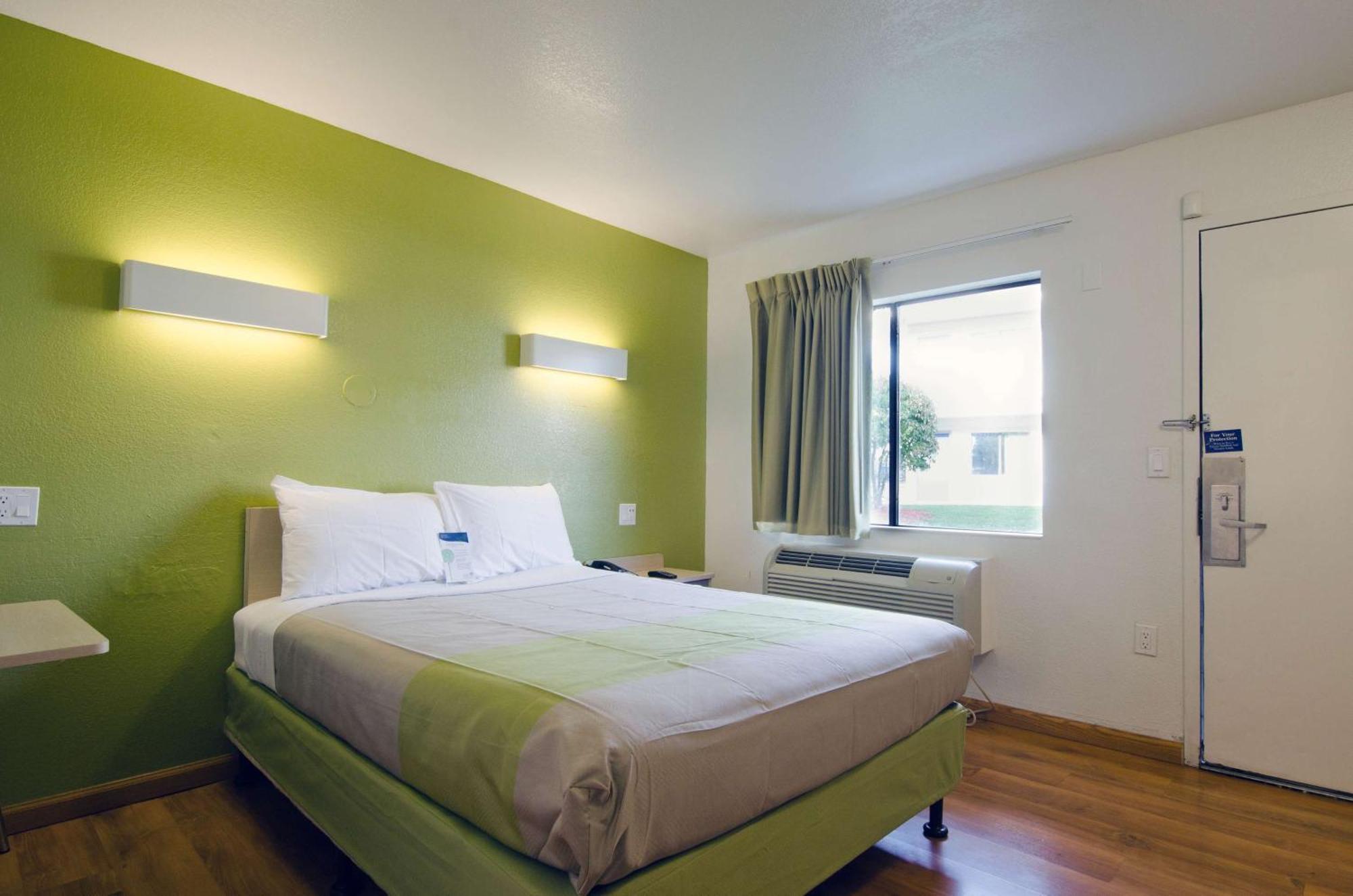 Double Room - Disability Access - Smoking