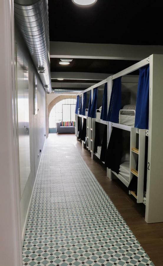 Single Bed Mixed Dormitory Room,827171732:JPEG