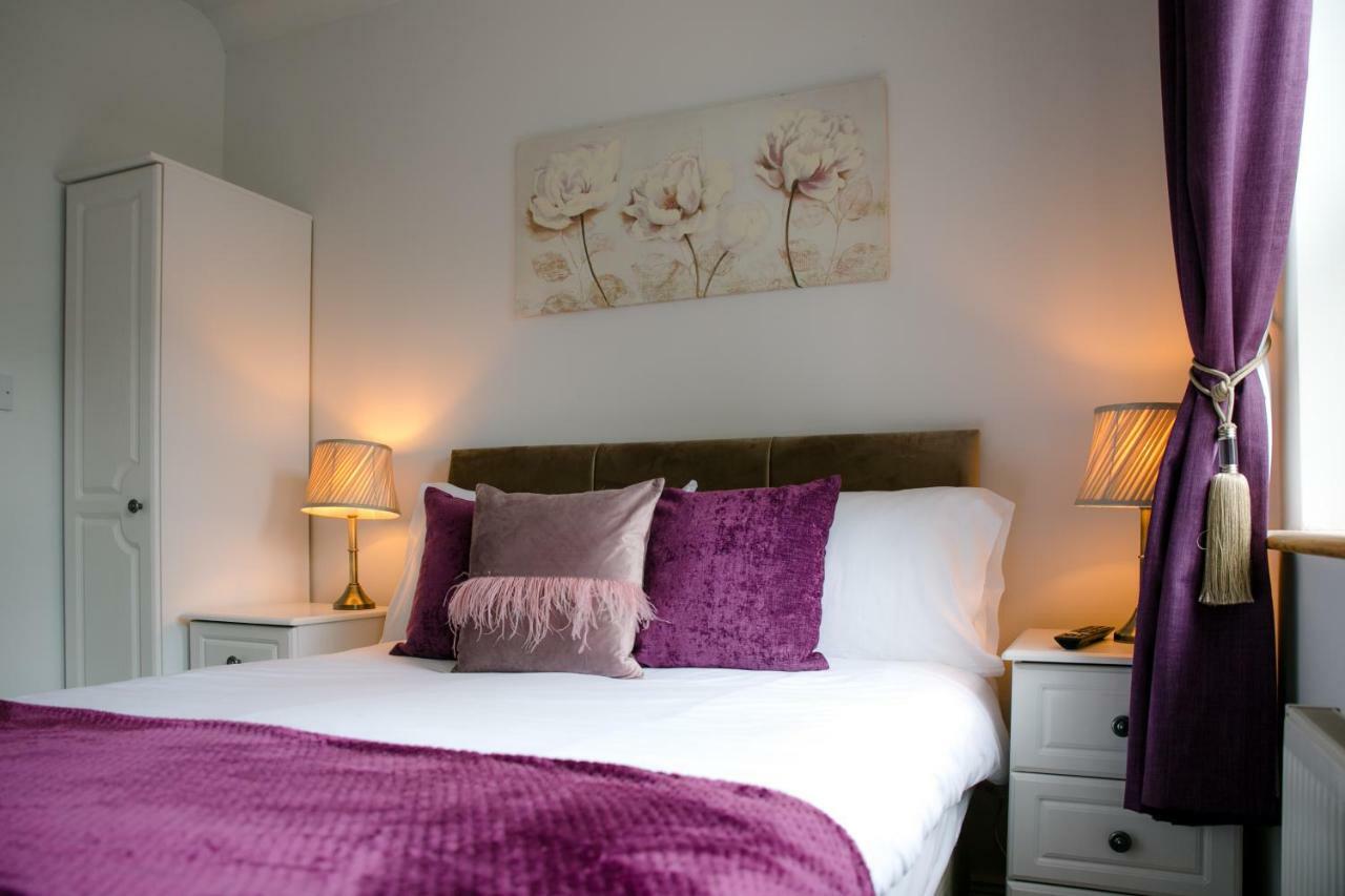 Deluxe Double Room Shower