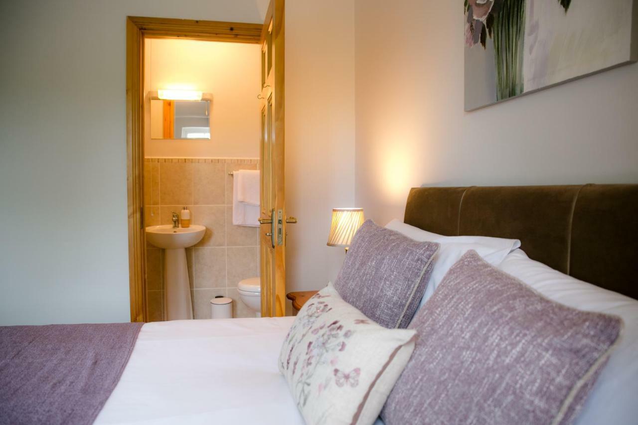 Deluxe Double Room Shower