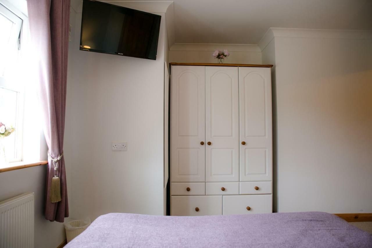 Deluxe Double Room Shower