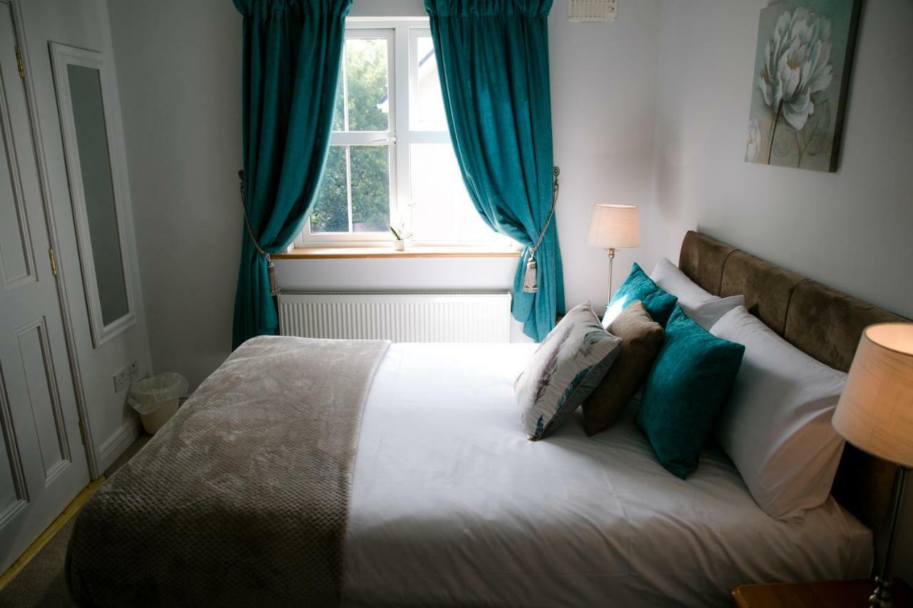 Deluxe Double Room Shower