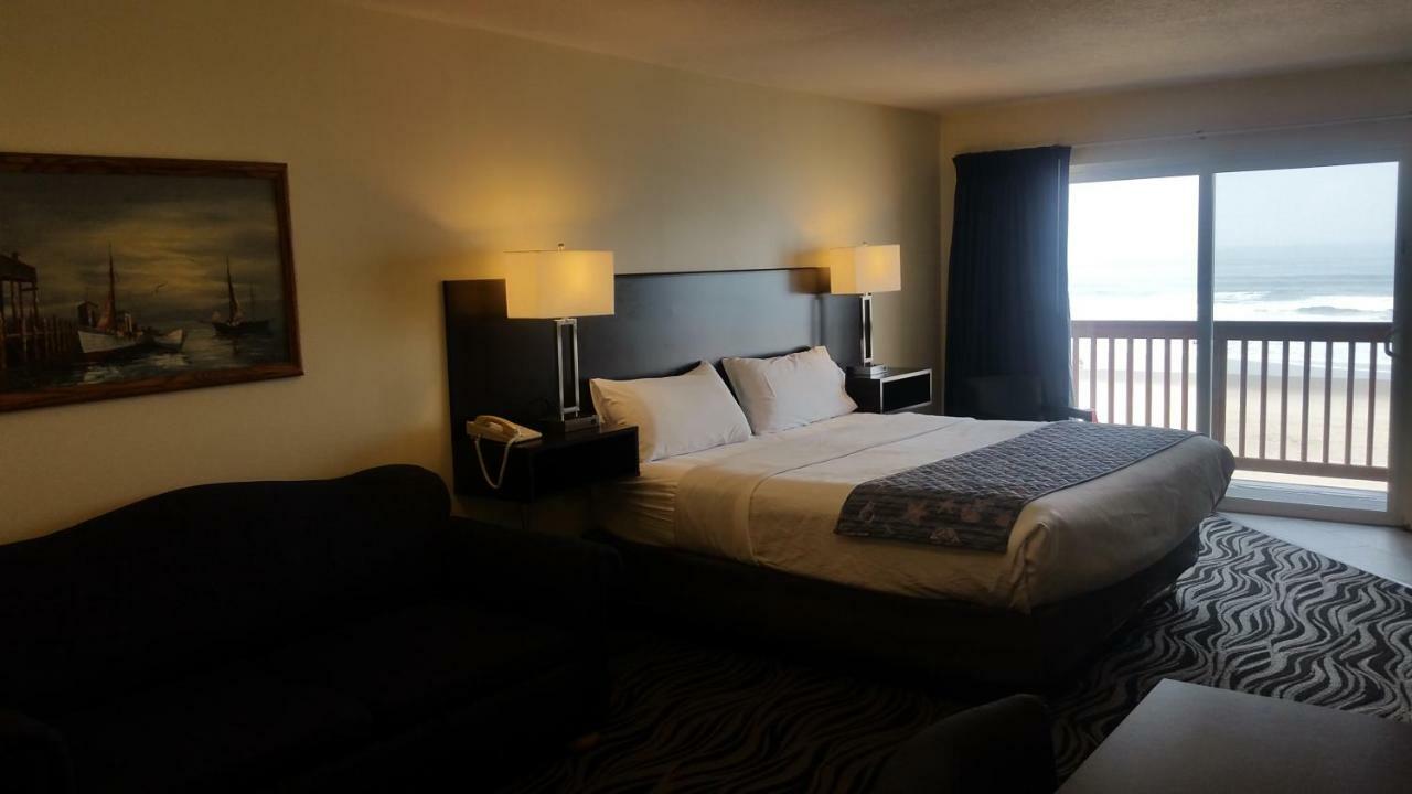 Queen Room Ocean Front,831036854:JPEG