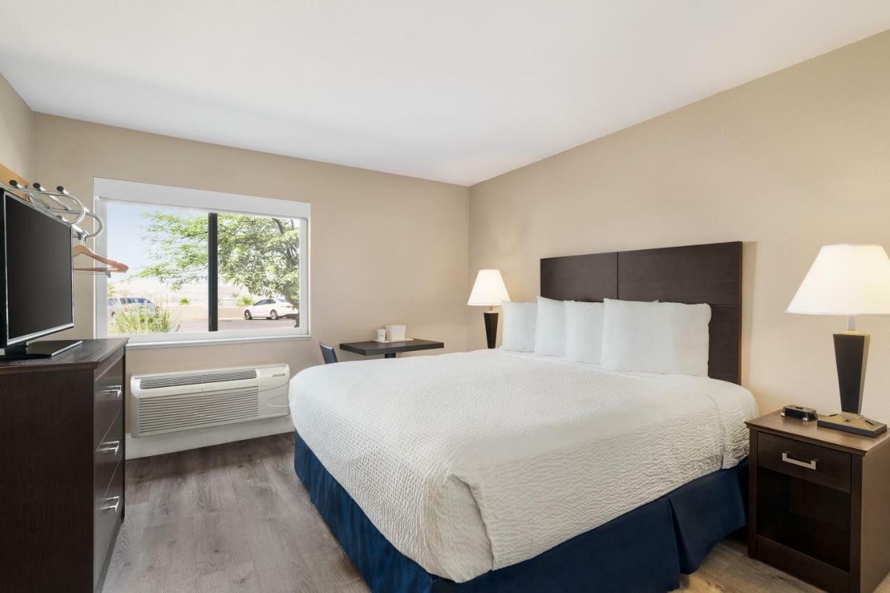 King Room - Disability Access - Non-Smoking