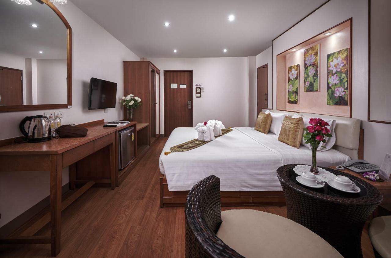Deluxe Family Room
