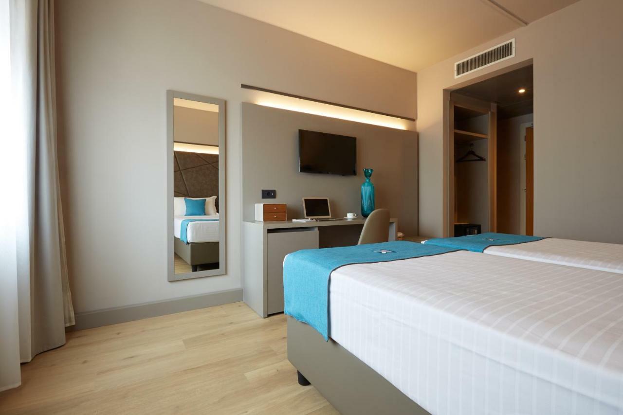 Twin Room,835248398:JPEG