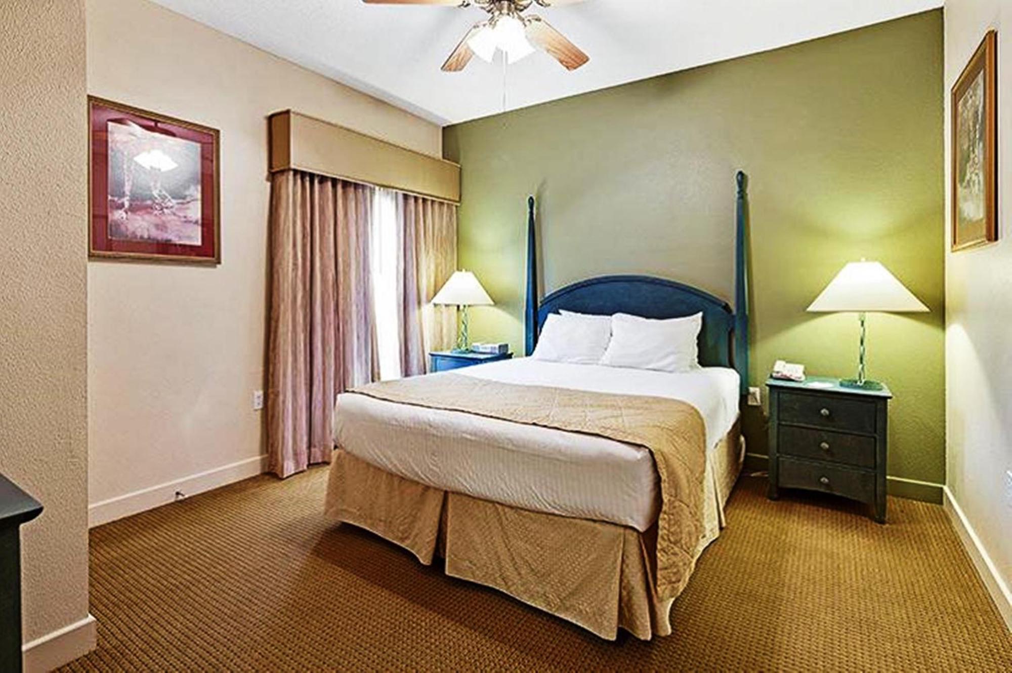 1 BEDROOM GOLF VIEW QUEEN SUITE SOFABED