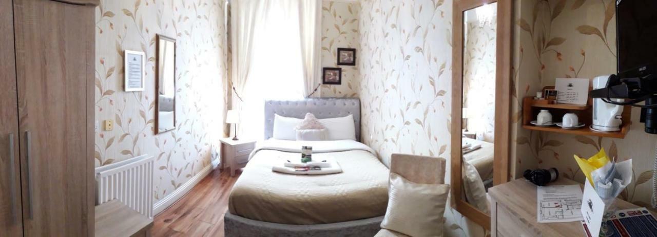 Double Room with Private External Bathroom