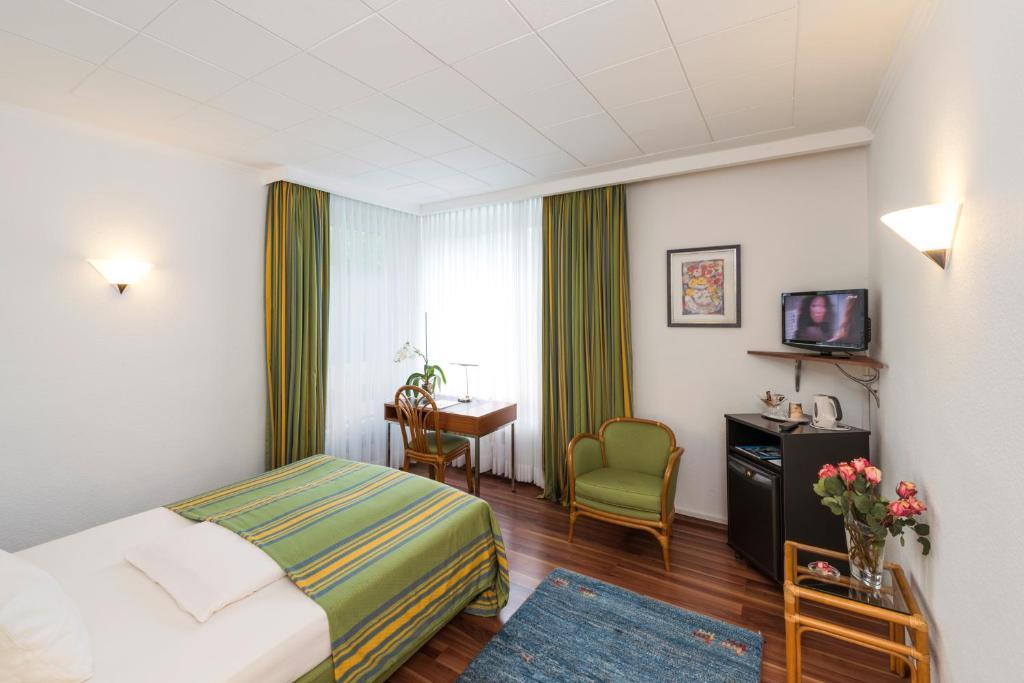 Single Room,212935235:JPEG