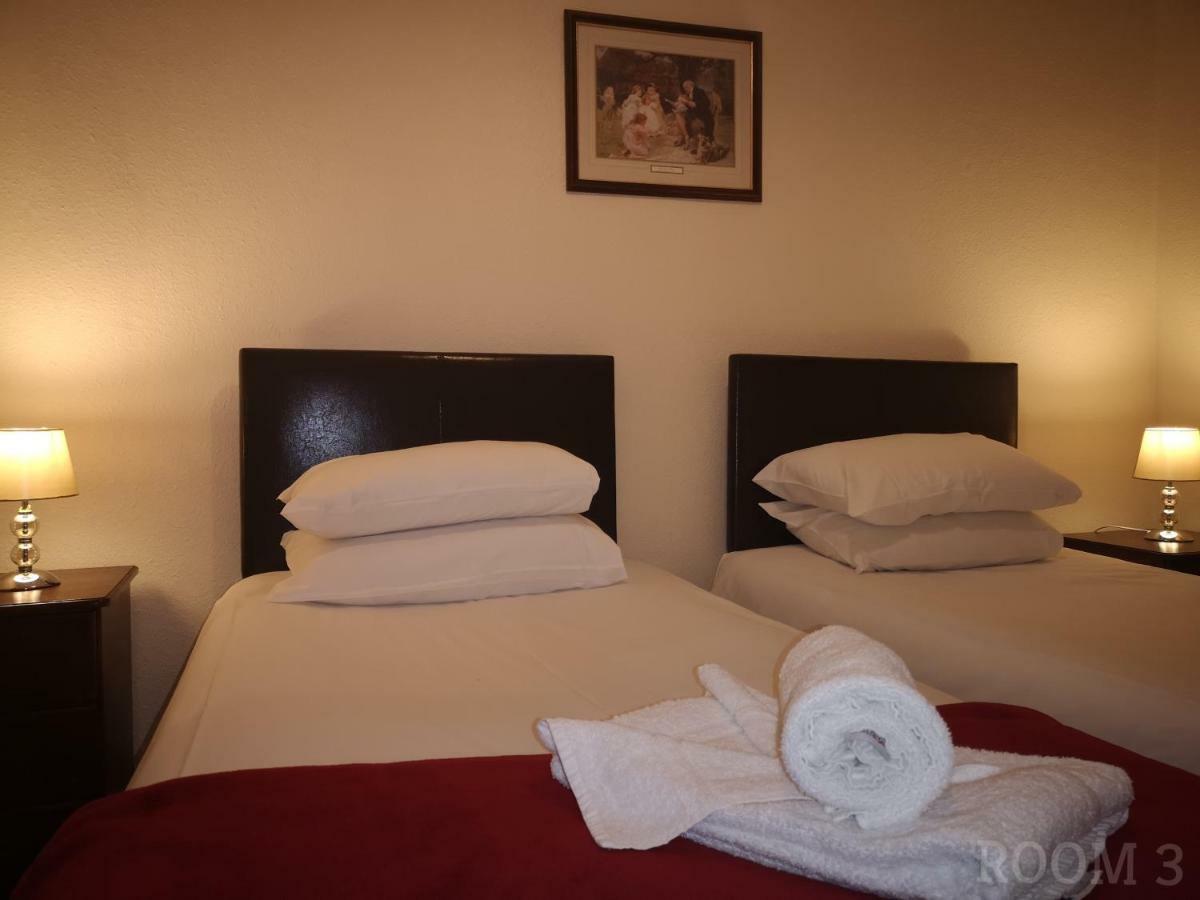 Twin Room with Private Bathroom