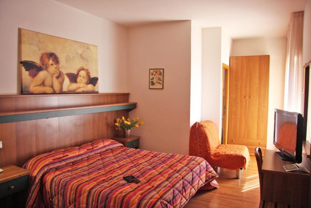 Triple Room,1588077030:JPEG