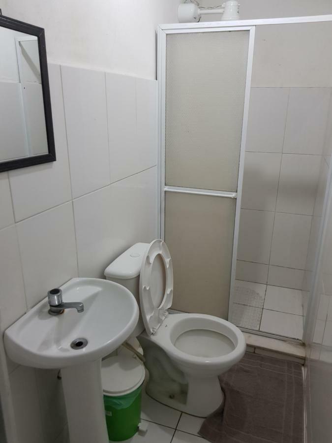 Quarto Econômico com 2 Camas de Solteiro