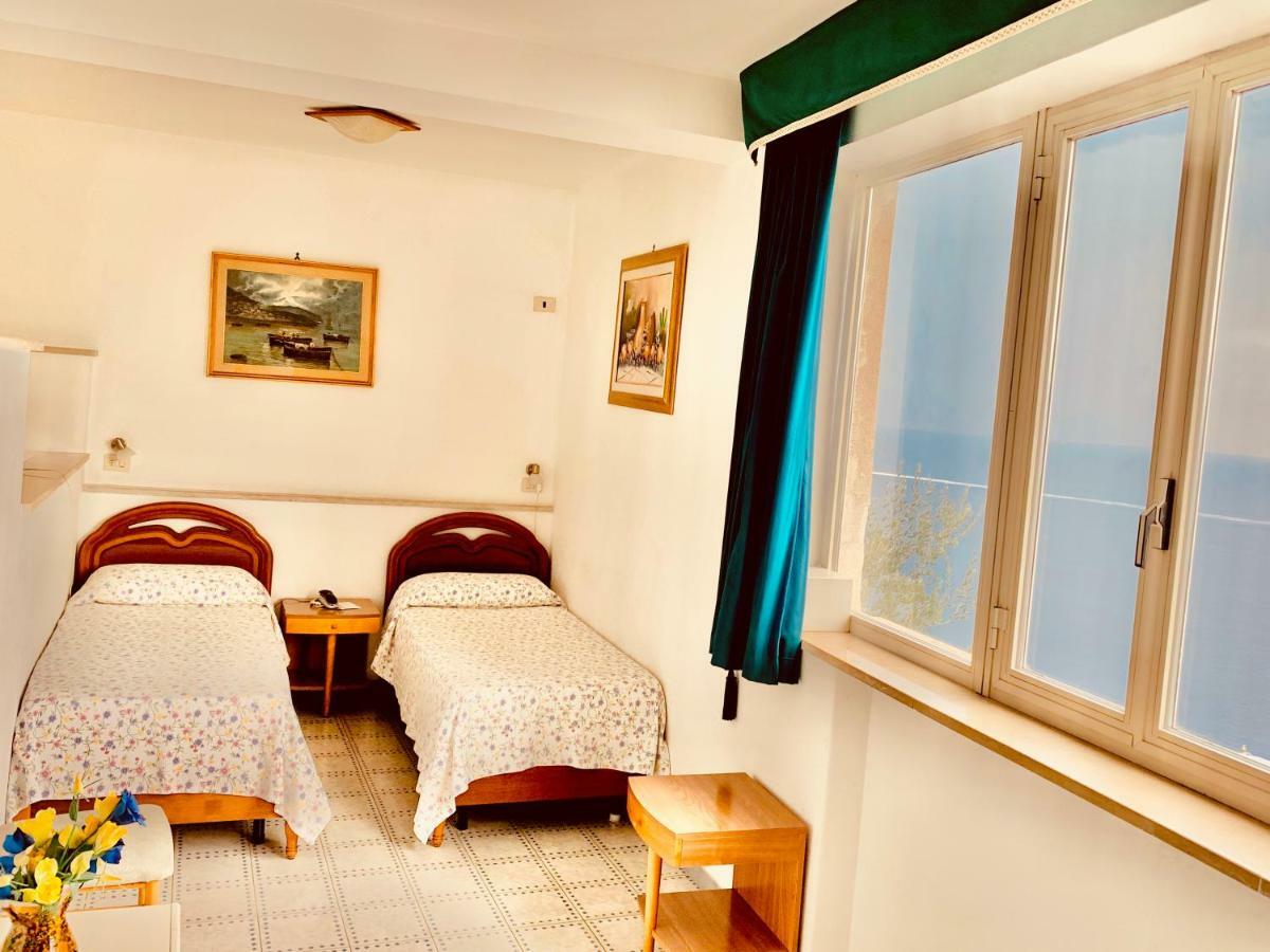 Standard Twin Room Sea View