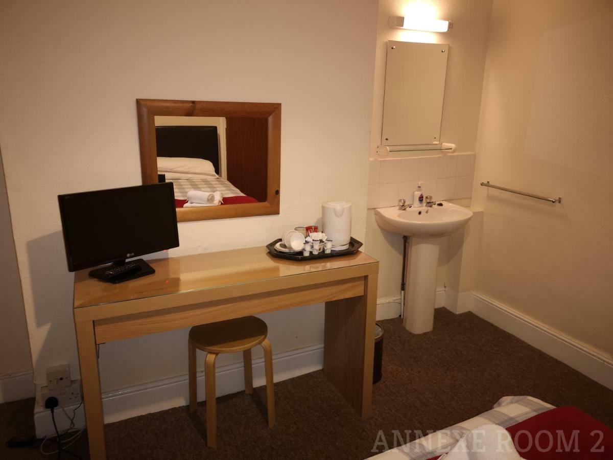 Twin Annexe Room with Shared Bathroom