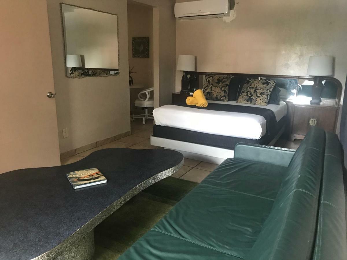 Queen Suite Pool View