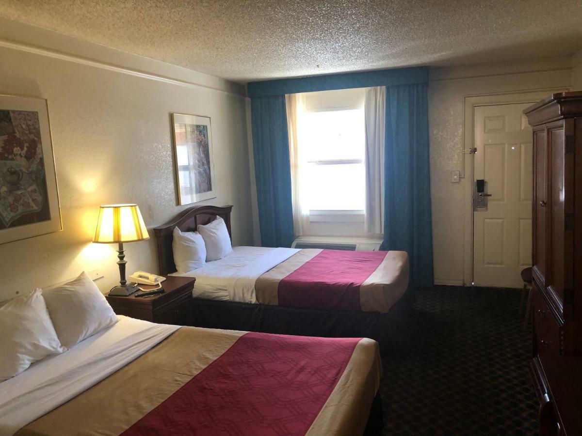 2 Double Beds Non-Smoking