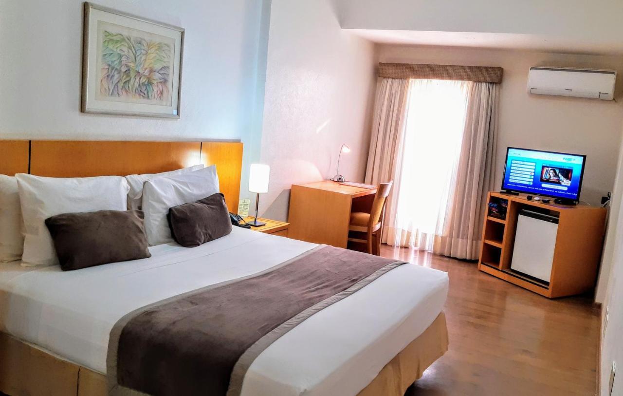 Quarto Individual de Luxo com Cama de Casal